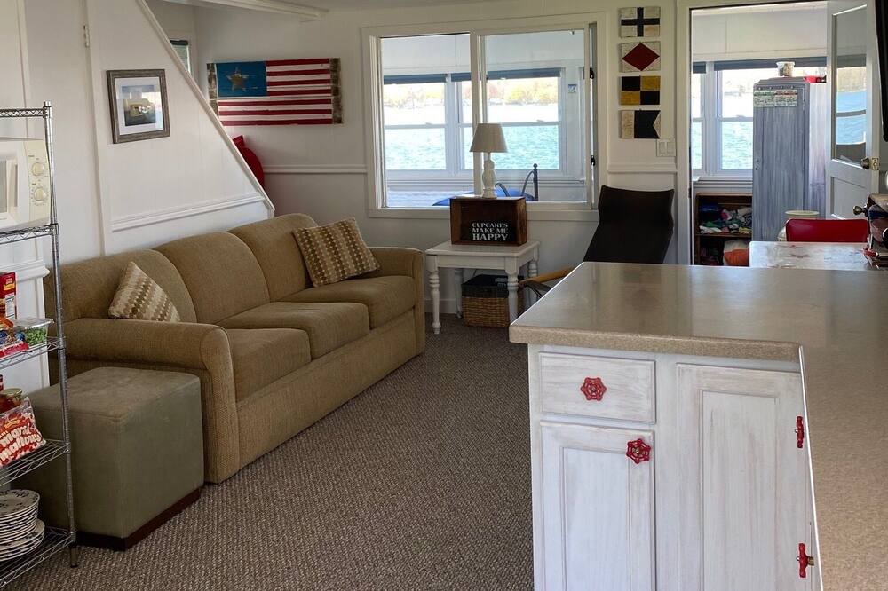 Photo of Livingroom in Livonia