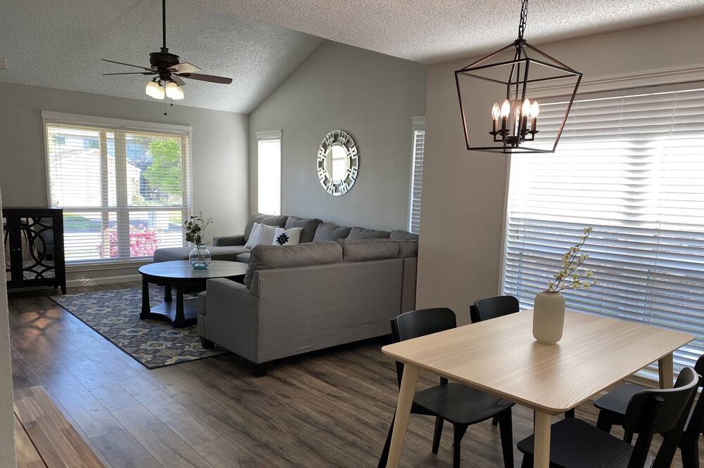Photo of Livingroom in Grapevine