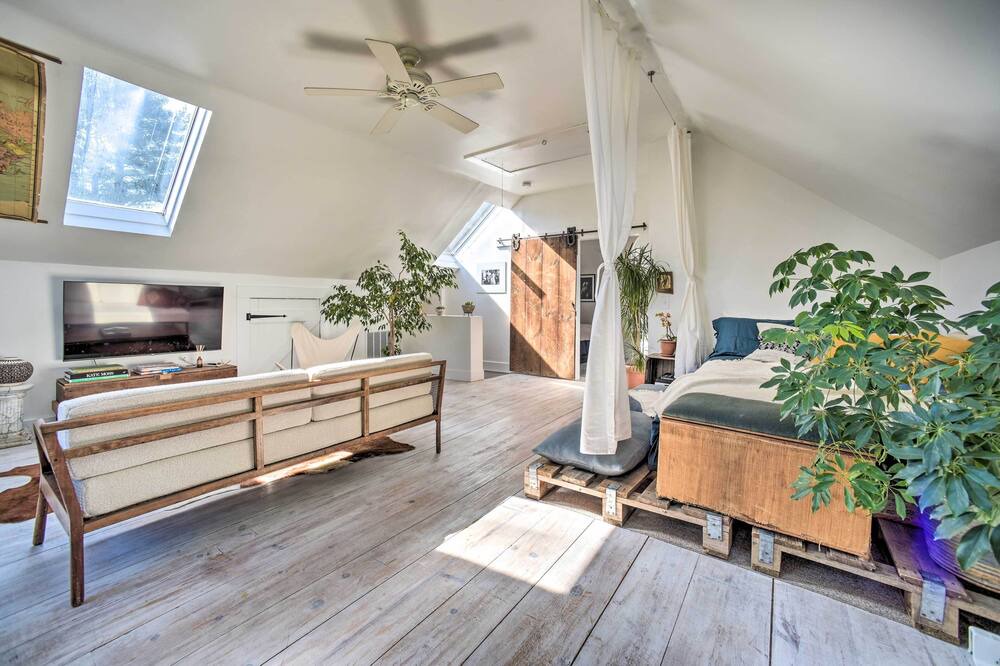 Photo of Livingroom in North Egremont