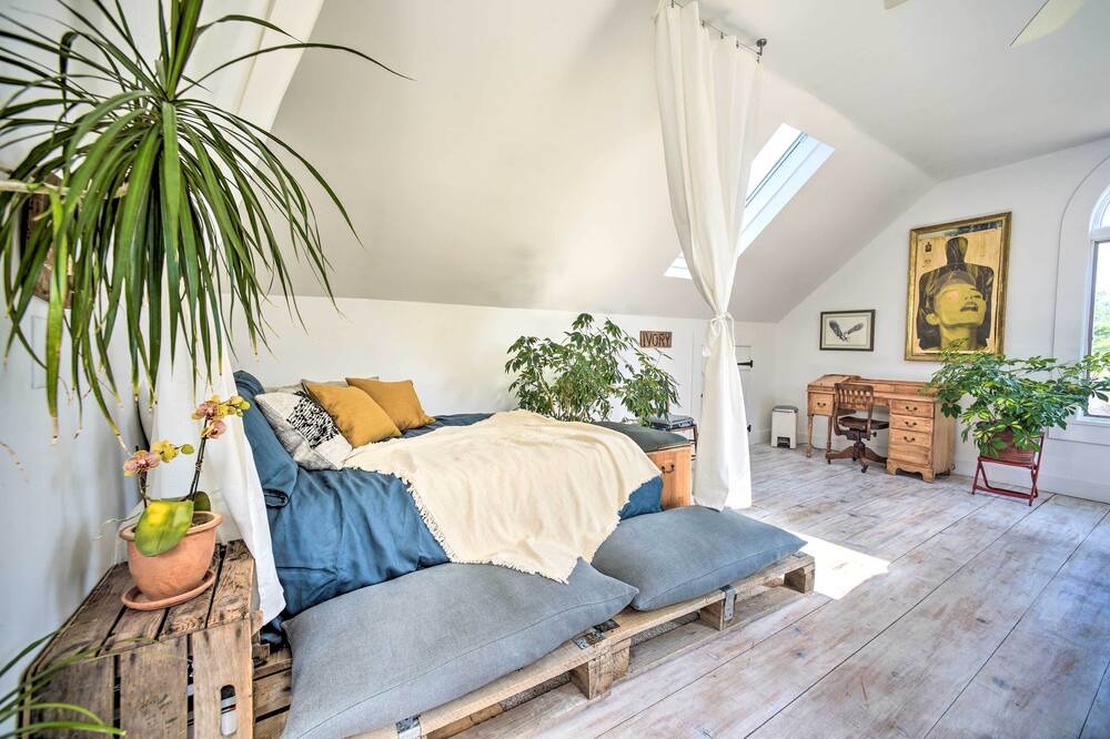 Photo of Livingroom in North Egremont