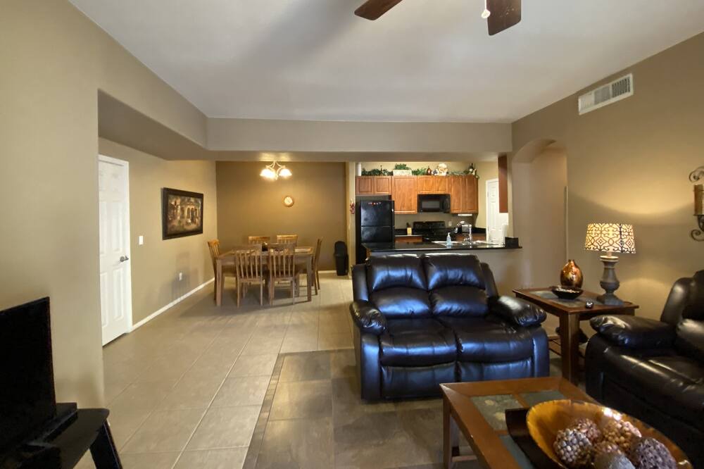 Photo of Livingroom in Parkwood Ranch