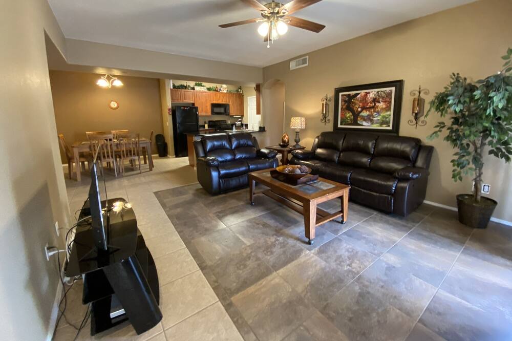 Photo of Livingroom in Parkwood Ranch
