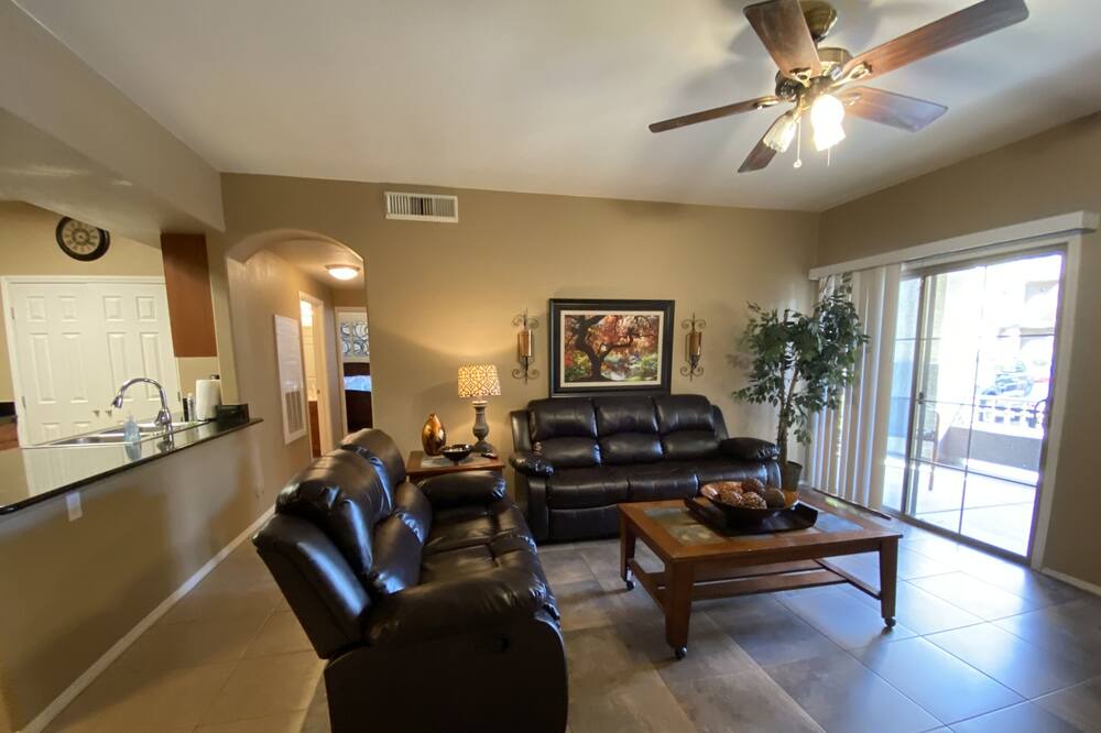 Photo of Livingroom in Parkwood Ranch