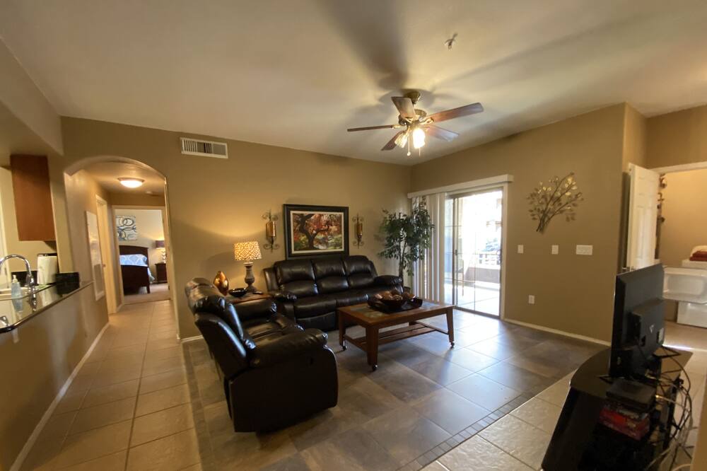 Photo of Livingroom in Parkwood Ranch