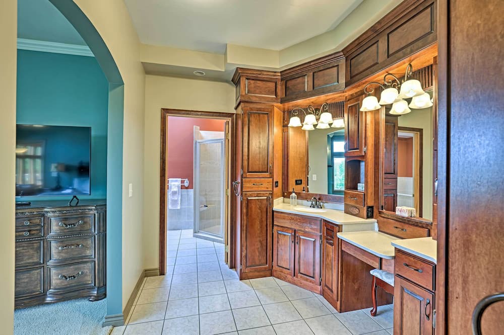 Photo of Bathroom in Rushville