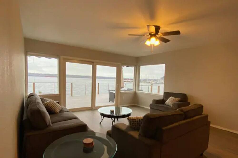 Photo of Livingroom in Northeast Tacoma