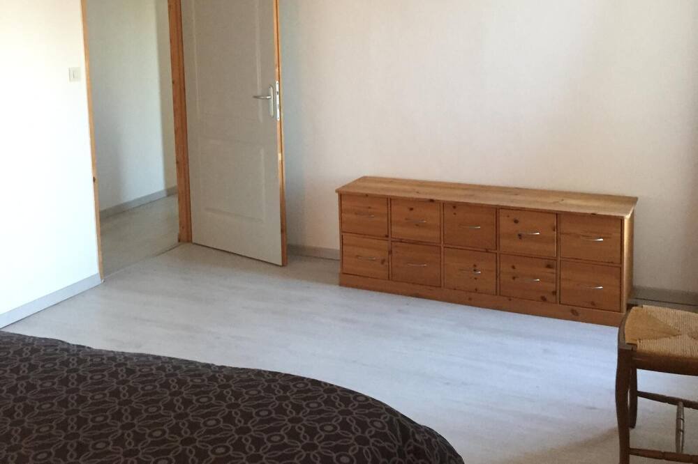 Photo of Bedroom in Saint-Jean-de-Maruejols-et-Avejan
