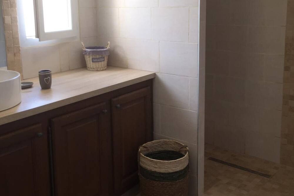 Photo of Bathroom in Saint-Jean-de-Maruejols-et-Avejan