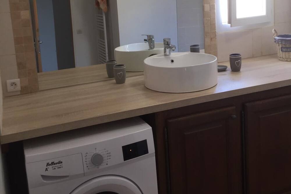 Photo of Bathroom in Saint-Jean-de-Maruejols-et-Avejan