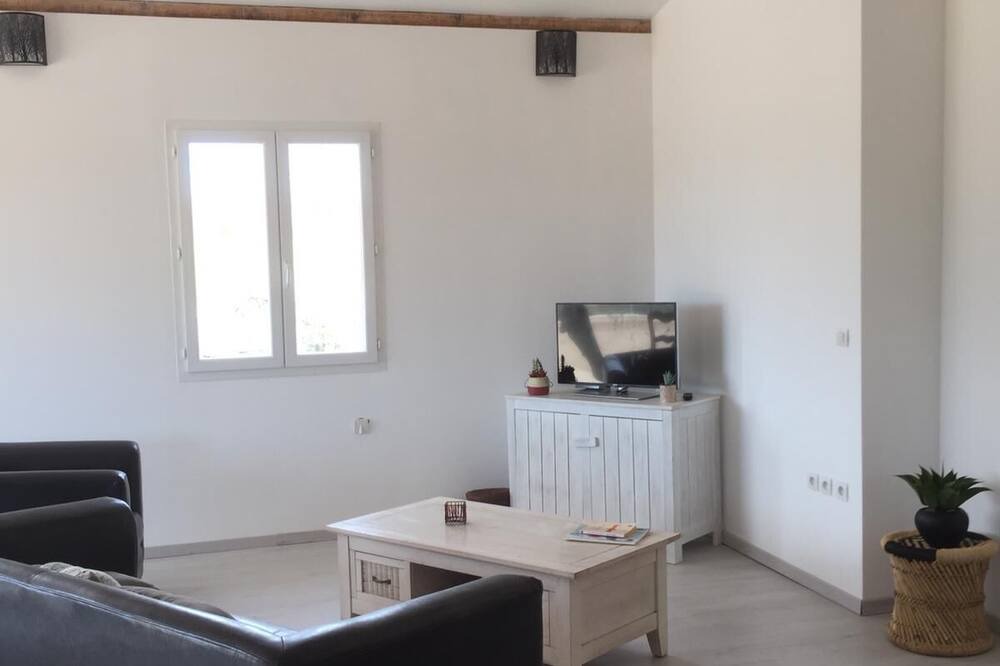 Photo of Livingroom in Saint-Jean-de-Maruejols-et-Avejan