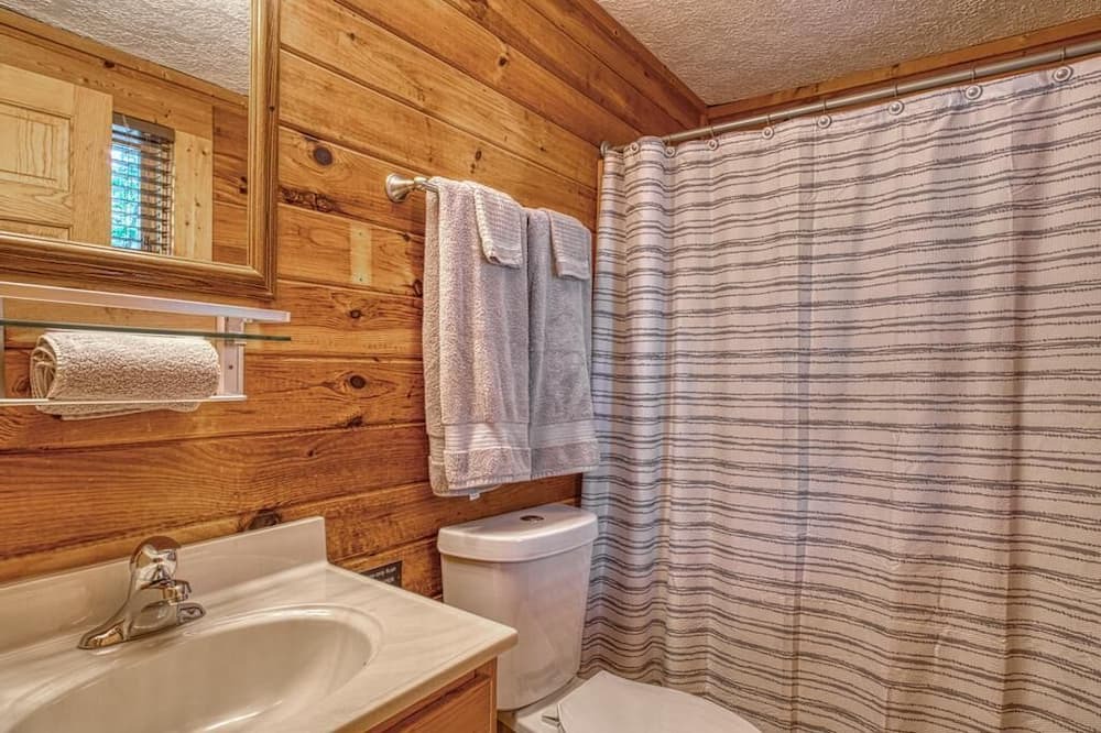 Photo of Bathroom in Pine Mountain Valley