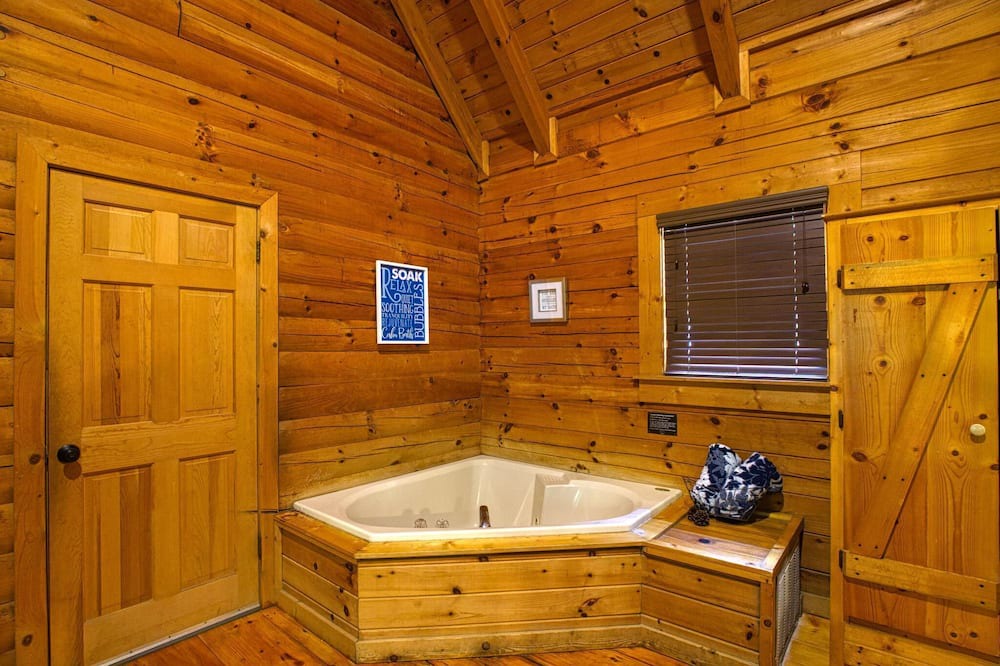 Photo of Bathroom in Pine Mountain Valley