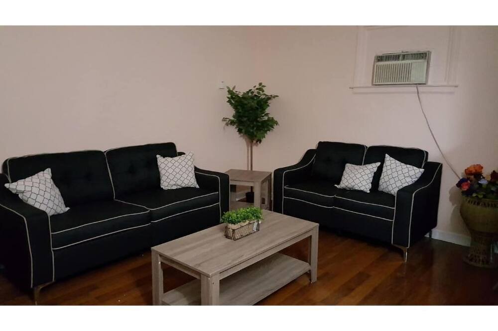 Photo of Livingroom in Niagara Falls
