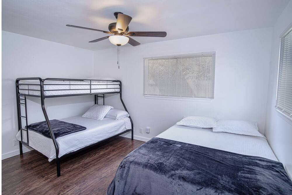 Photo of Bedroom in Midtown