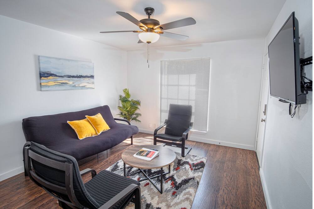 Photo of Livingroom in Midtown