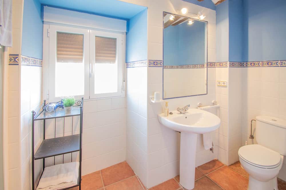 Photo of Bathroom in Aras
