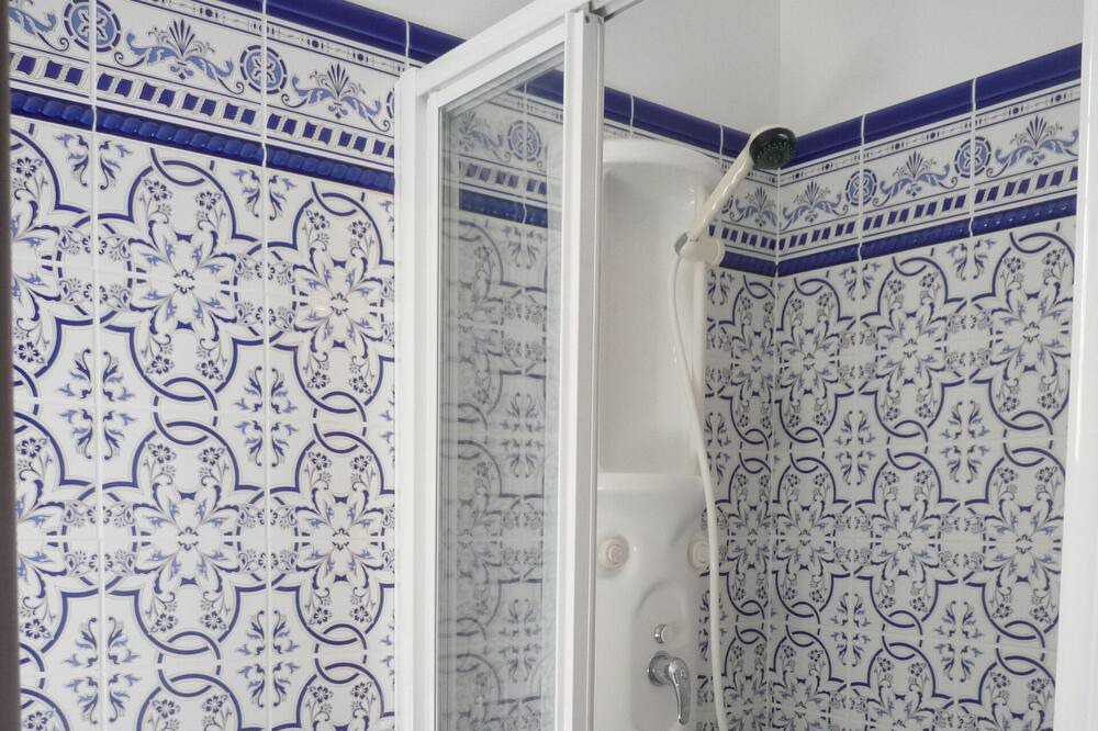 Photo of Bathroom in Martel