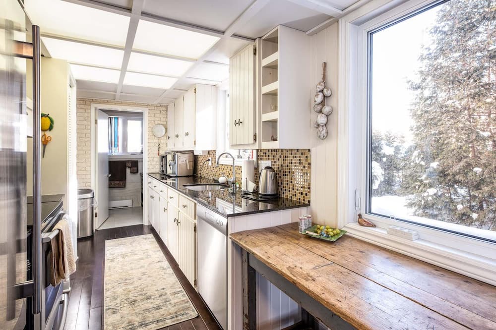 Photo of Kitchen in Lotbiniere Regional County Municipality