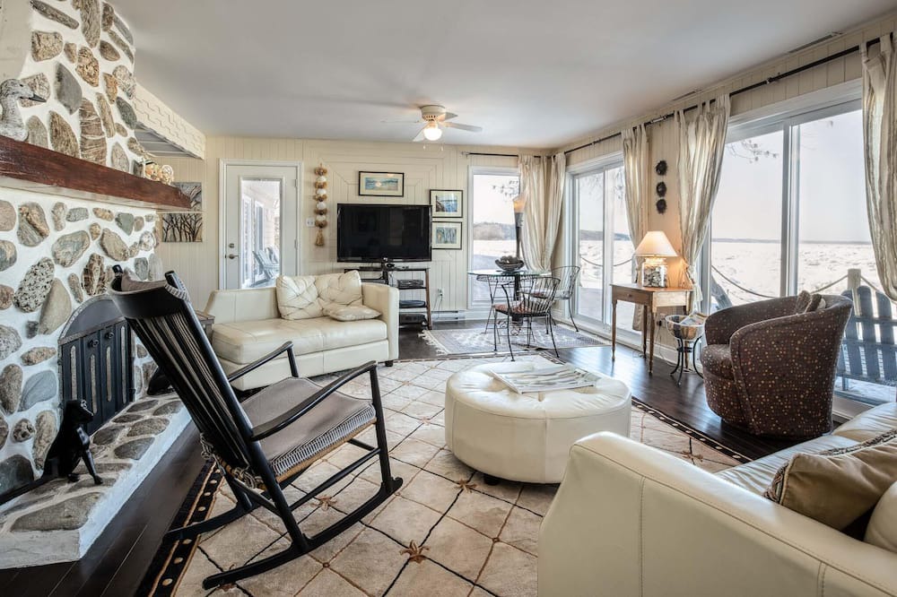 Photo of Livingroom in Lotbiniere Regional County Municipality