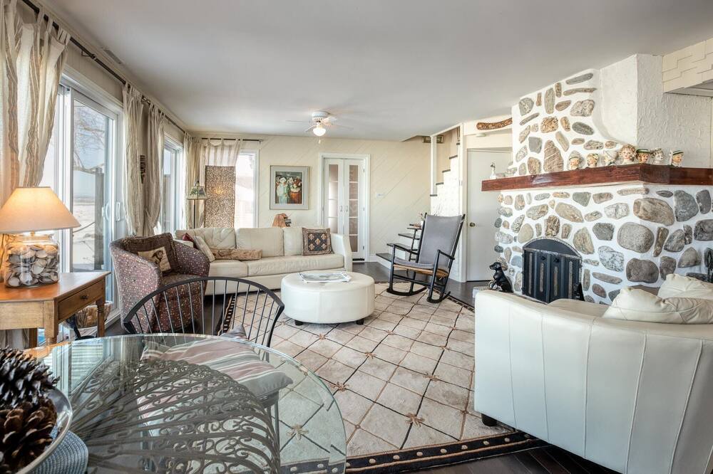 Photo of Livingroom in Lotbiniere Regional County Municipality