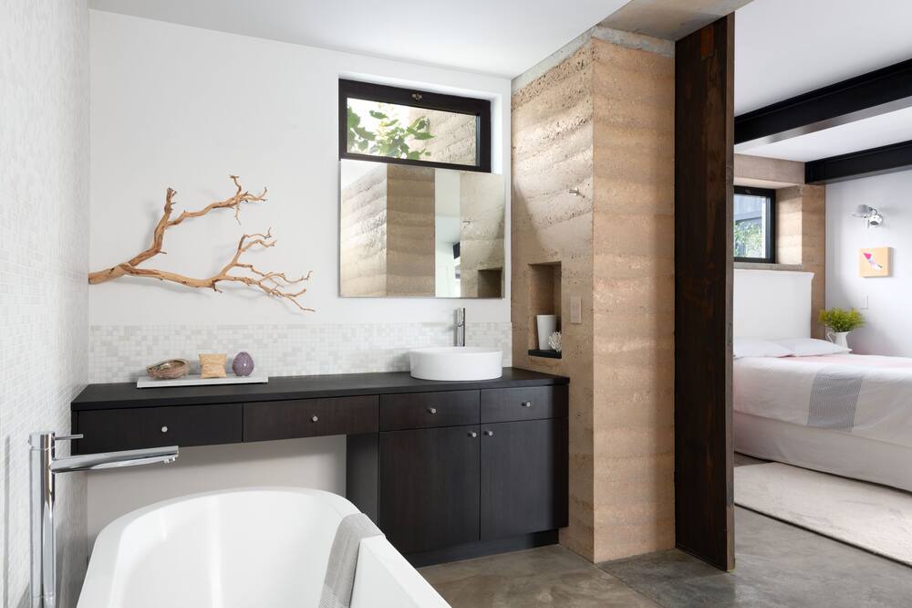Photo of Bathroom in Shoreline West