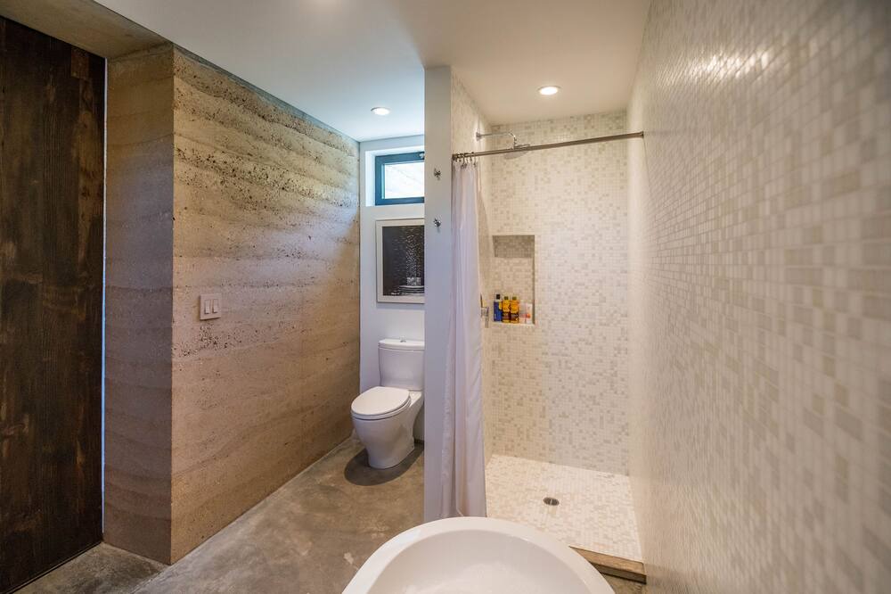 Photo of Bathroom in Shoreline West