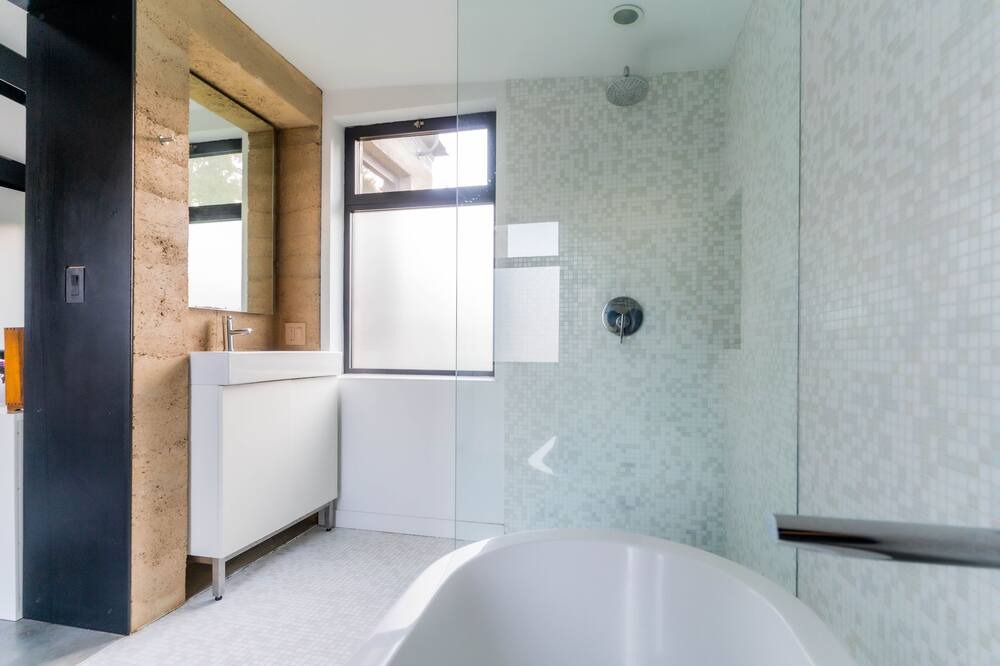 Photo of Bathroom in Shoreline West