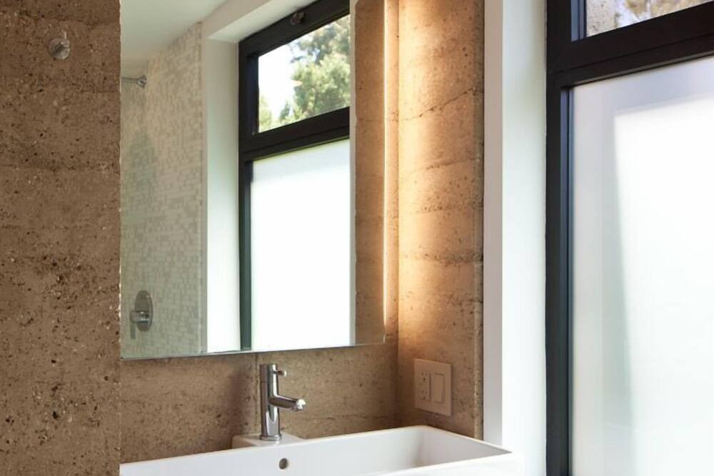Photo of Bathroom in Shoreline West