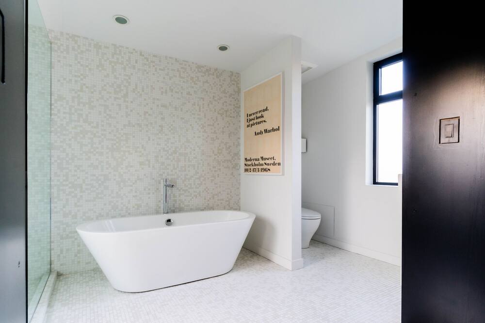 Photo of Bathroom in Shoreline West