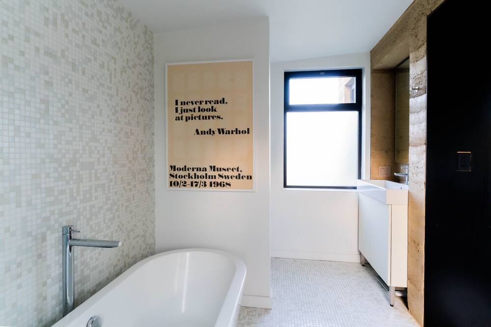 Photo of Bathroom in Shoreline West