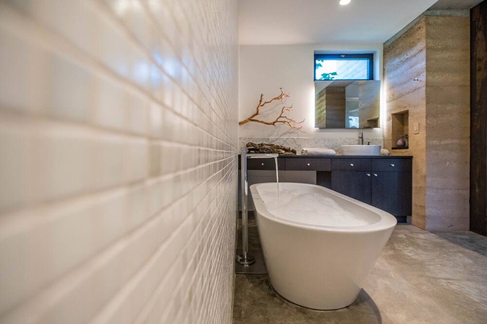 Photo of Bathroom in Shoreline West