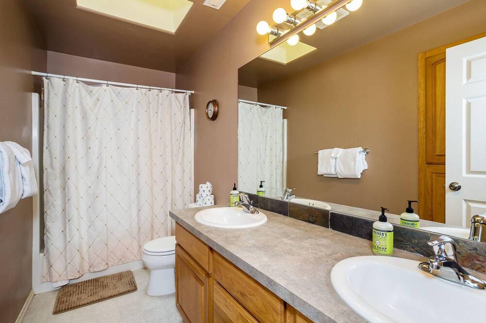 Photo of Bathroom in Leavenworth