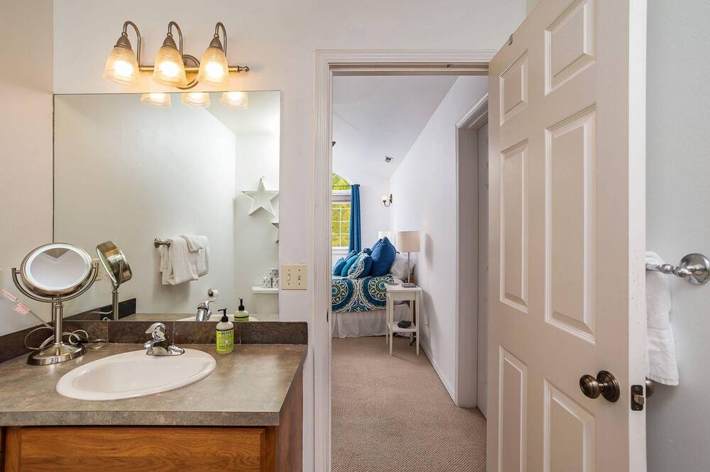 Photo of Bathroom in Leavenworth