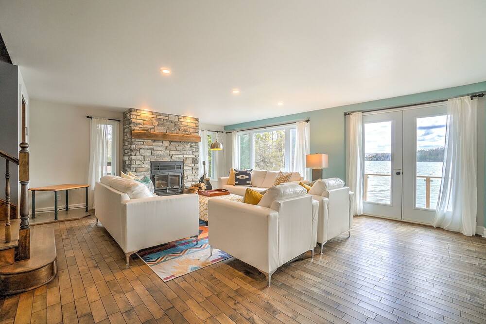 Photo of Livingroom in Lac-des-Plages