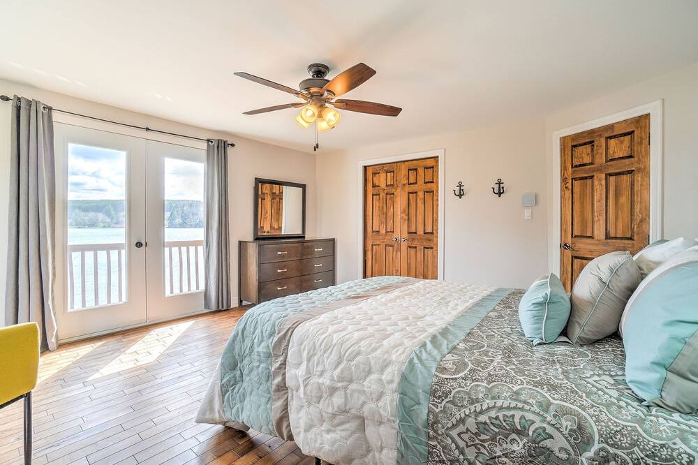Photo of Bedroom in Lac-des-Plages