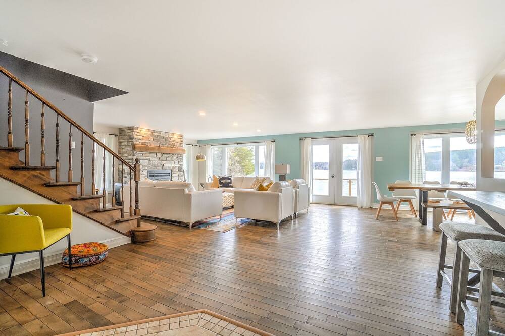 Photo of Livingroom in Lac-des-Plages