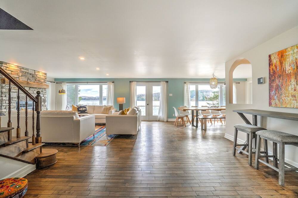 Photo of Livingroom in Lac-des-Plages