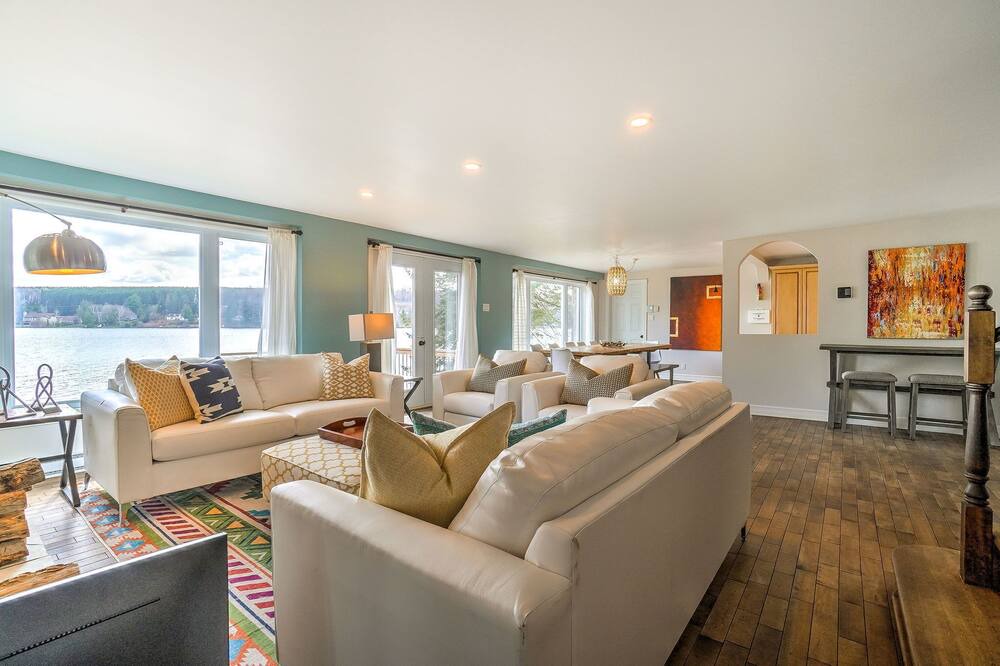 Photo of Livingroom in Lac-des-Plages