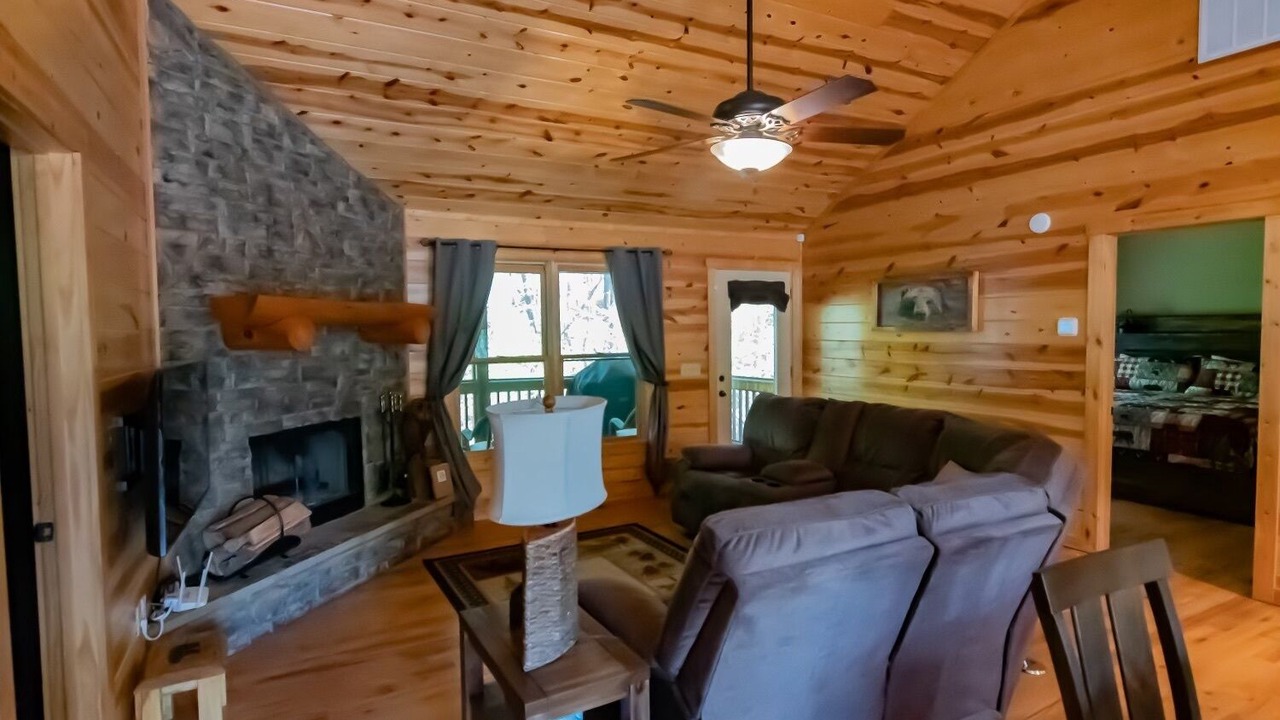 Photo of Livingroom in Eagle Mountain