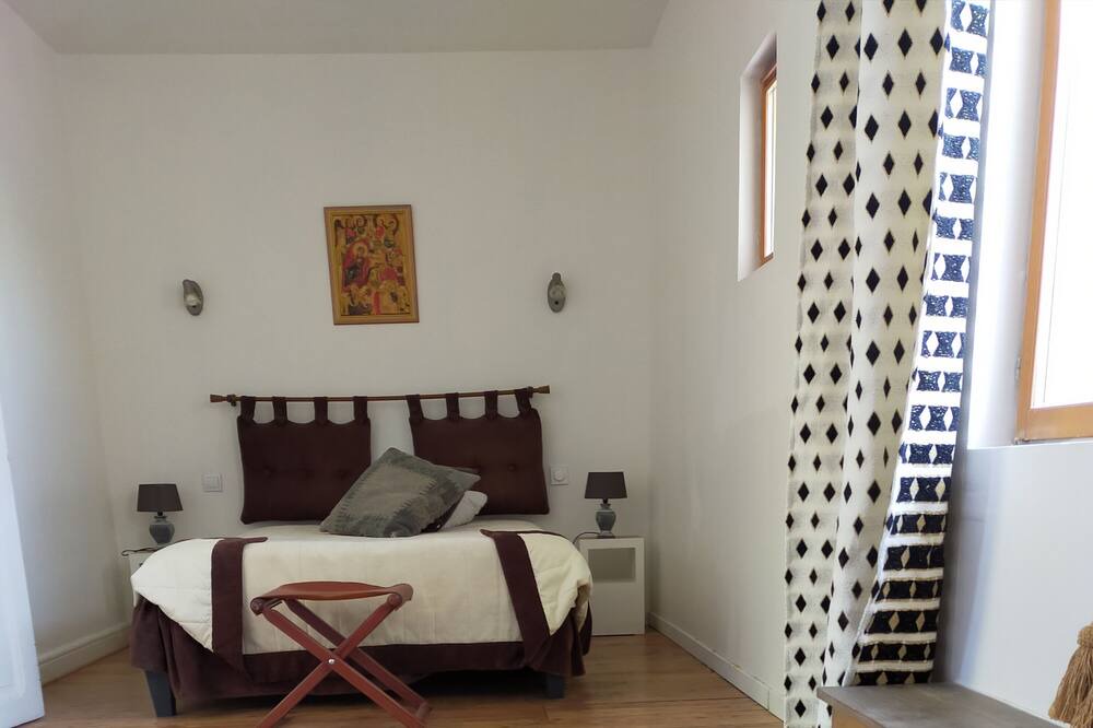 Photo of Bedroom in Jonquieres