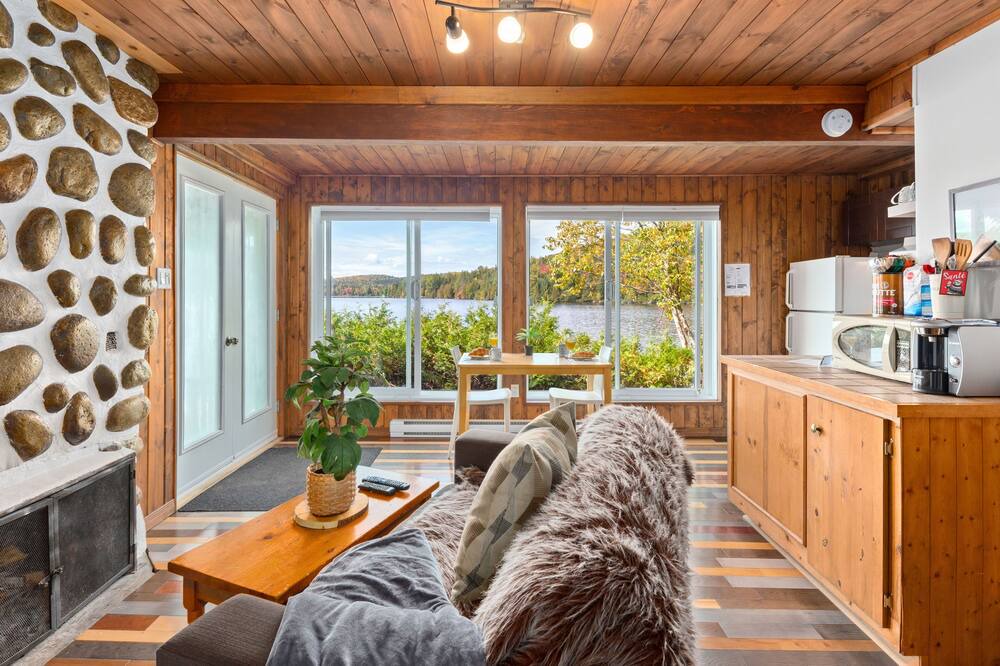 Photo of Livingroom in Sainte-Lucie-des-Laurentides