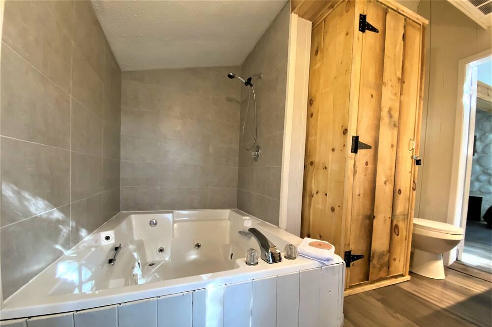 Photo of Bathroom in Sainte-Lucie-des-Laurentides