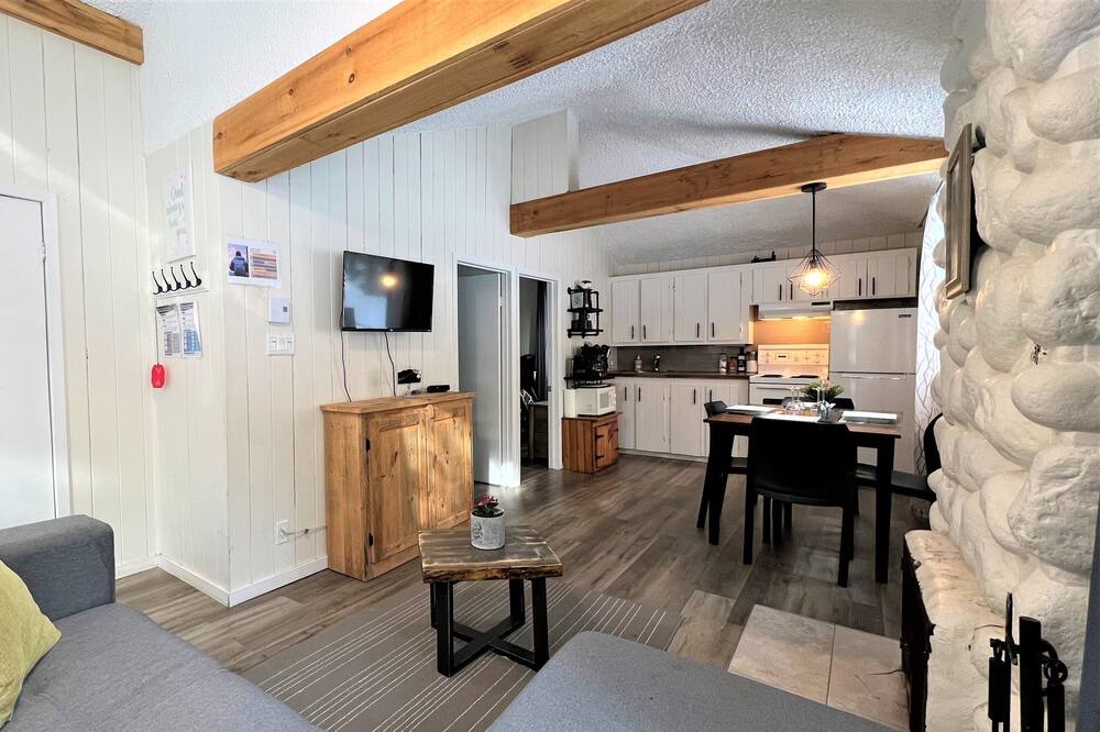 Photo of Livingroom in Sainte-Lucie-des-Laurentides