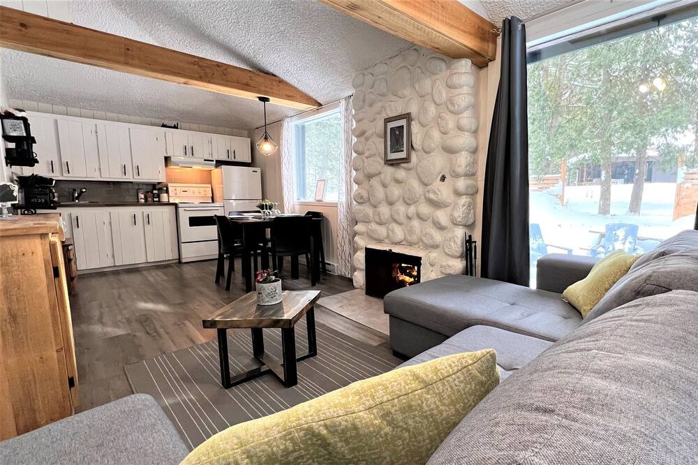 Photo of Livingroom in Sainte-Lucie-des-Laurentides