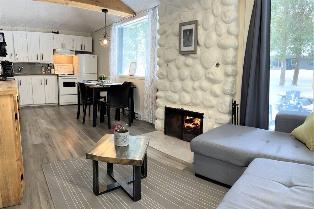 Photo of Livingroom in Sainte-Lucie-des-Laurentides