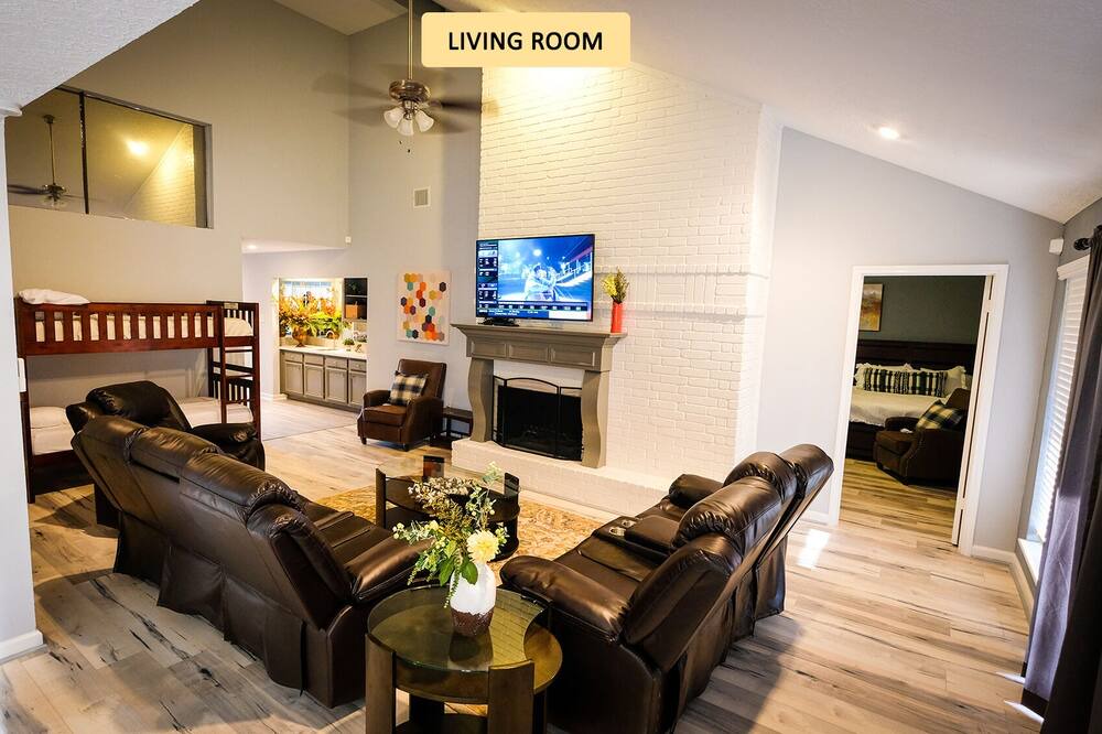 Photo of Livingroom in Pecan Grove