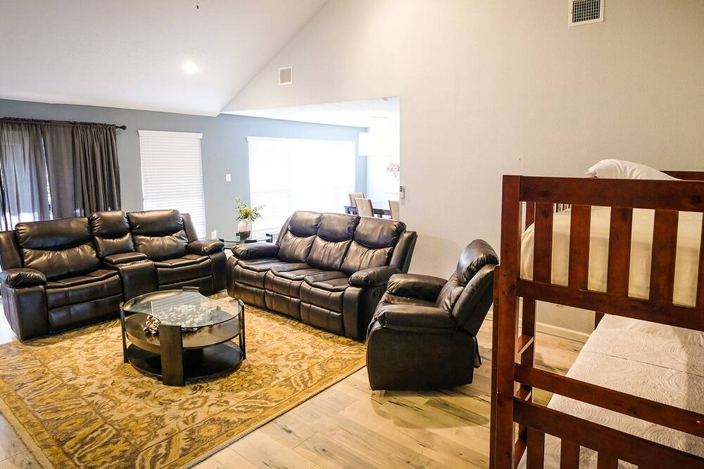 Photo of Livingroom in Pecan Grove