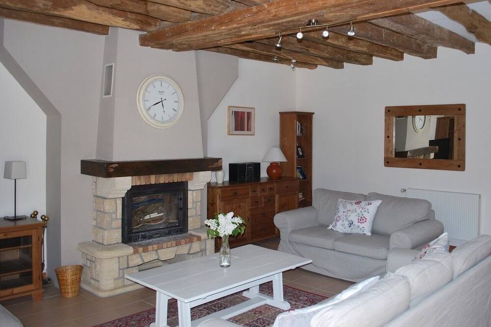 Photo of Livingroom in Noyant-Villages