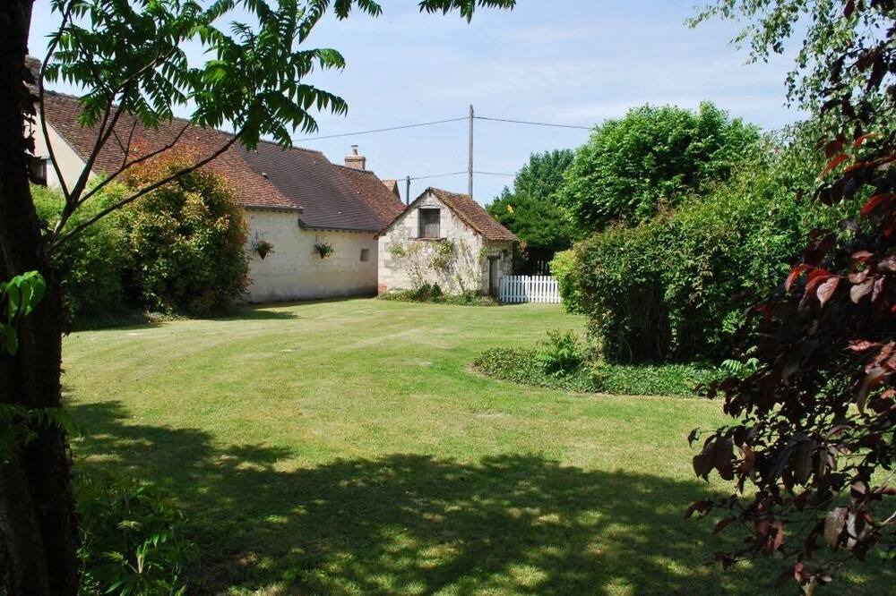 Photo of Outdoor in Noyant-Villages