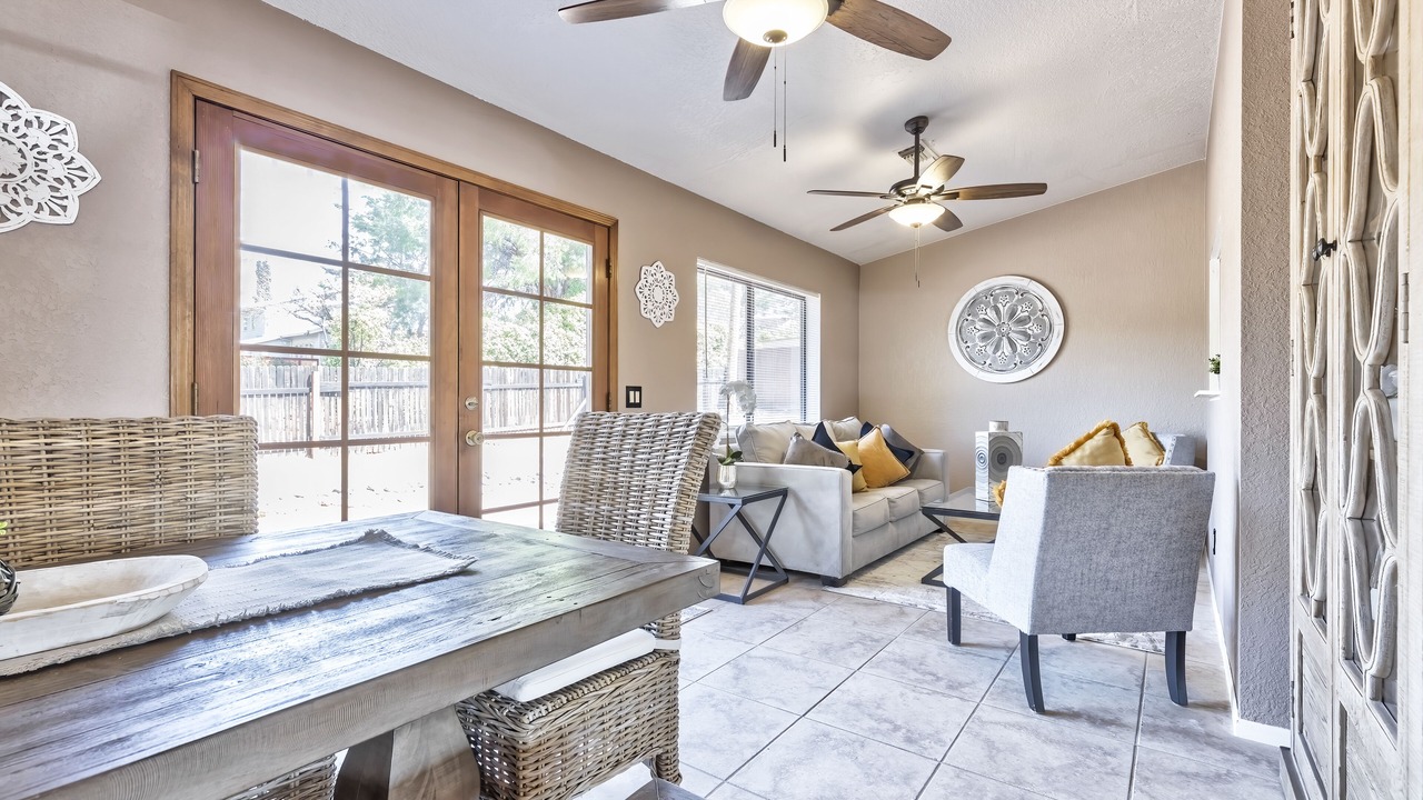 Photo of Livingroom in Oak Creek